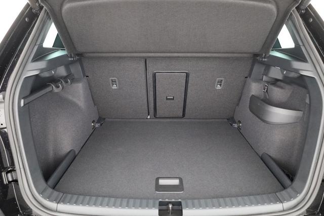 Skoda Karoq Sportline 1.5 TSI DSG Sportline, AHK, Matrix, Navi, Side, 5-J. Garantie 