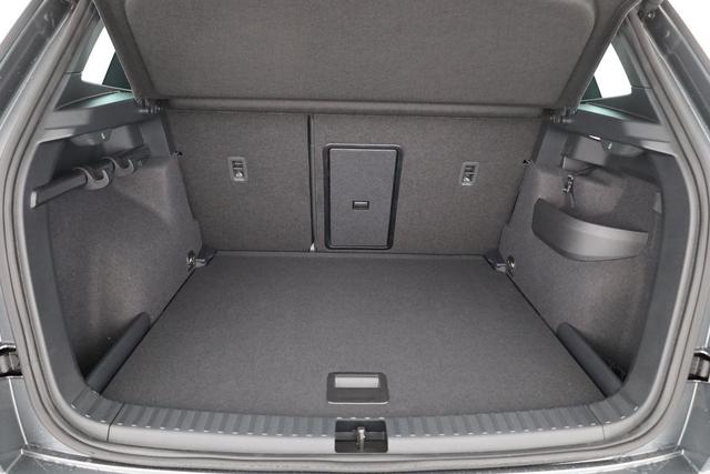 Skoda Karoq Sportline 1.5 TSI DSG Sportline, AHK, Pano, Matrix, Navi, Side, 5-J. Garantie 