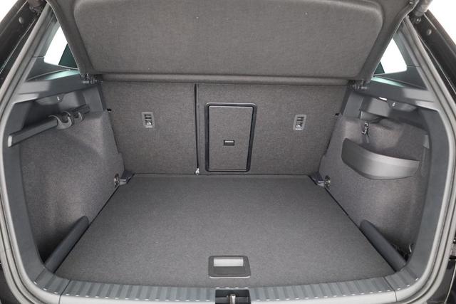 Skoda Karoq Sportline 2.0 TDI DSG Sportline, Pano, AHK, Matrix, Teilleder, 5 J.-Garantie 