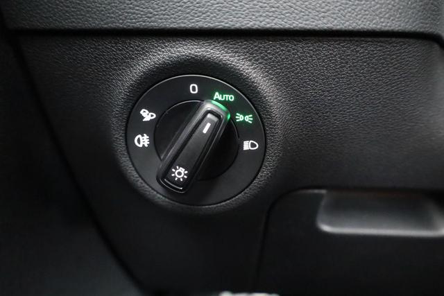 Skoda Karoq Sportline 4x4 2.0 TDI DSG Sportline, Pano, AHK, Matrix, Navi, 5-J. Garantie 