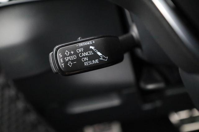 Skoda Karoq Sportline 4x4 2.0 TDI DSG Sportline, Pano, AHK, Matrix, Navi, 5-J. Garantie 