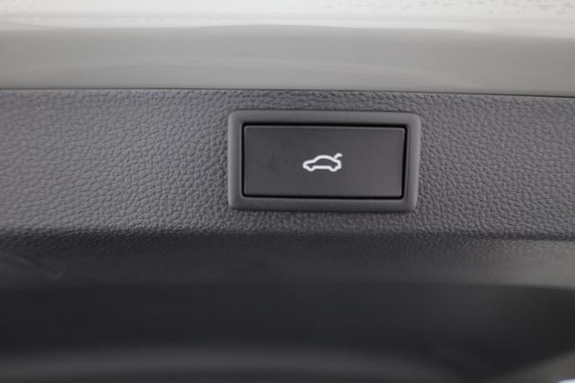 Skoda Karoq Sportline 4x4 2.0 TDI DSG Sportline, AHK, Matrix, Navi, 5-J. Garantie 