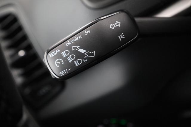 Skoda Karoq 1.5 TSI DSG 130 Jahre, AHK, el. Klappe, Kamera, Ladeboden, Winter 