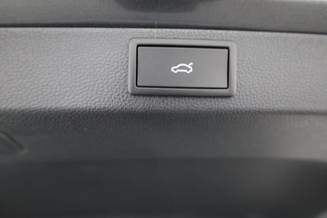 Skoda Karoq 1.5 TSI DSG 130 Jahre, AHK, el. Klappe, Kamera, Ladeboden, Winter 