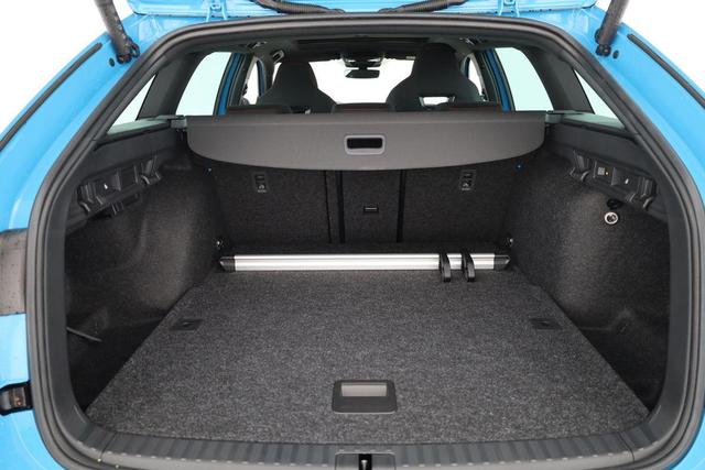 Skoda Octavia Combi RS 2.0 TSI DSG, Sonderlackierung, Pano, AHK, 19 Zoll, Canton, el. Klappe, Navi, Matrix, sofort 