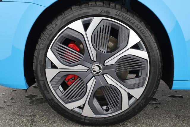 Skoda Octavia Combi RS 2.0 TSI DSG, Sonderlackierung, Pano, AHK, 19 Zoll, Canton, el. Klappe, Navi, Matrix, sofort 