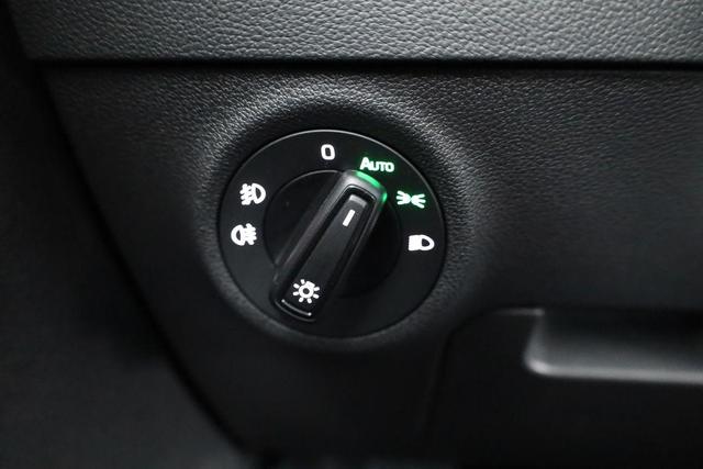 Skoda Karoq 1.5 TSI DSG 130 Jahre, AHK, el. Klappe, Kamera, Ladeboden, Winter 