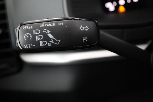 Skoda Karoq 1.5 TSI DSG 130 Jahre, AHK, el. Klappe, Kamera, Ladeboden, Winter 