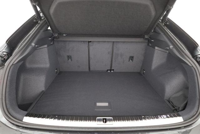 Audi Q3 Sportback 45 TFSI quattro S line qu S-LINE, AHK, Optik schwarz, Navi, Kamera, el. Klappe 
