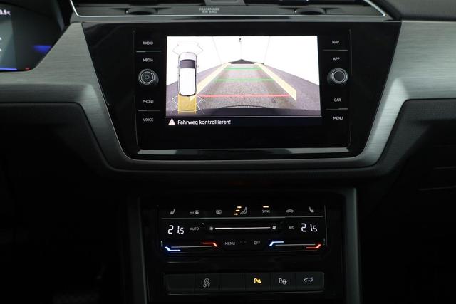 Volkswagen Touran Comfortline BMT/Start-Stopp 1.5 TSI DSG Comfortline, AHK, Navi, Side, Parklenk, Kamera, Winterpaket 