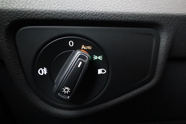 Volkswagen Touran Comfortline BMT/Start-Stopp 1.5 TSI DSG Comfortline, AHK, Navi, Side, Parklenk, Kamera, Winterpaket 