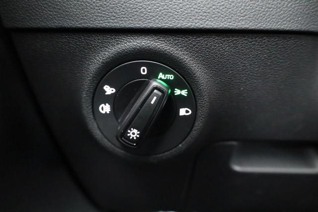 Skoda Karoq Sportline 1.5 TSI DSG Sportline, AHK, Pano, Matrix, Navi, Side, 5-J. Garantie 