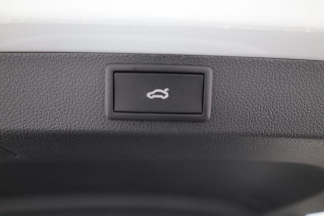 Skoda Karoq Sportline 1.5 TSI DSG Sportline, AHK, Pano, Matrix, Navi, Side, 5-J. Garantie 