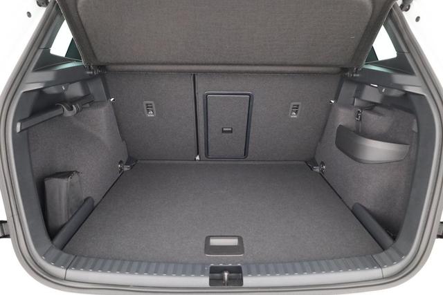 Skoda Karoq Sportline 4x4 2.0 TDI DSG Sportline, Pano, AHK, Matrix, Navi, 5-J. Garantie 