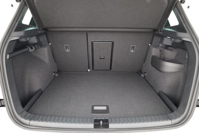 Skoda Karoq Sportline 2.0 TDI DSG Sportline, Pano, AHK, Matrix, Teilleder, 5 J.-Garantie 