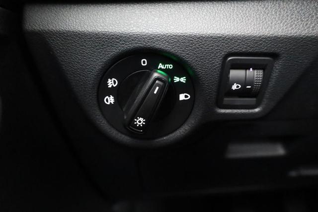 Skoda Kamiq 1.0 TSI 130 Jahre, Kamera, Winter, 16-Zoll, sofort 