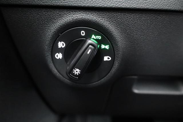 Skoda Karoq 1.5 TSI DSG 130 Jahre, AHK, el. Klappe, Kamera, Ladeboden, Winter 
