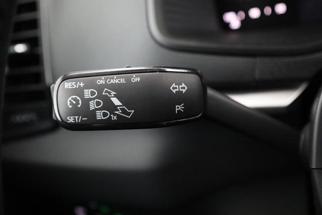 Skoda Karoq 1.5 TSI DSG 130 Jahre, AHK, el. Klappe, Kamera, Ladeboden, Winter 