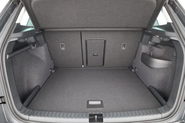 Skoda Karoq 1.5 TSI DSG 130 Jahre, AHK, el. Klappe, Kamera, Ladeboden, Winter 