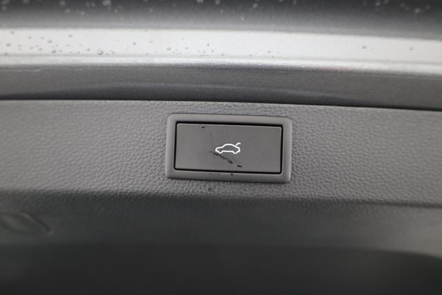 Skoda Karoq 1.5 TSI DSG 130 Jahre, AHK, el. Klappe, Kamera, Ladeboden, Winter 
