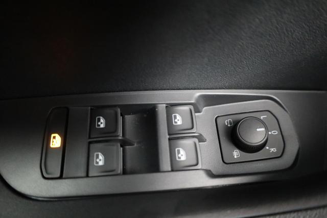 Skoda Karoq Sportline 4x4 2.0 TDI DSG Sportline, Matrix, Teilleder, Navi, Side, 5-J. Garantie 