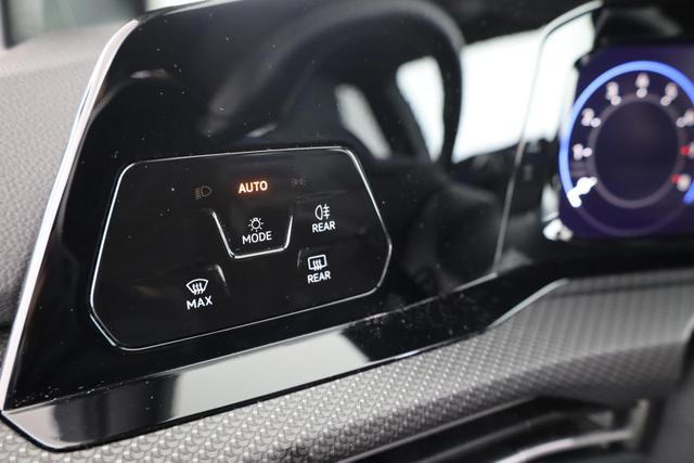 Volkswagen Golf R-Line eTSI VIII 1.5 DSG R-LINE, Navi, 17-Zoll, LED 