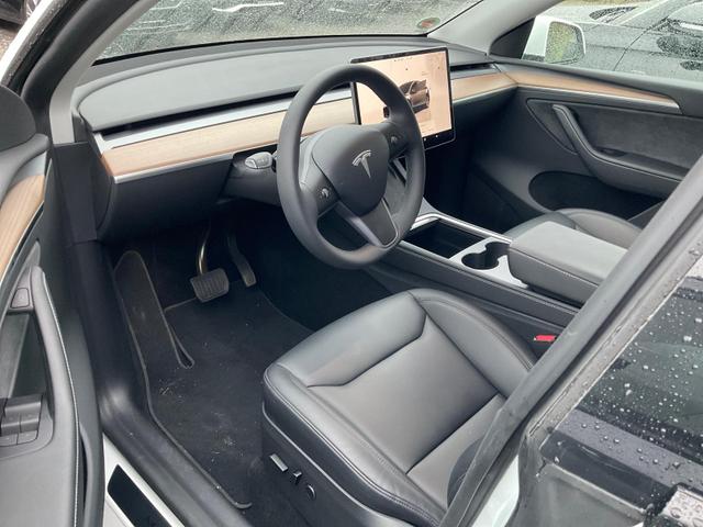 Tesla Model Y - Long Range Dual AWD Motor AWD, Pano, AHK, AreaView, Side, Standheizung