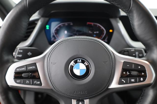 BMW 1er 118 i Sport Line M Line, AHK, LED, Navi, Kamera, virtualCockpit 