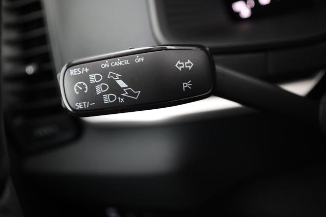 Skoda Karoq Selection 1.5 TSI DSG Selection, AHK, Kamera, Winter, 5-J Garantie 