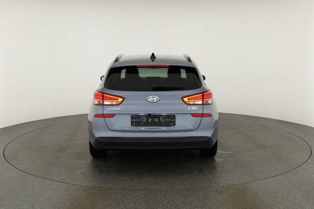 Hyundai i30 Kombi 1.5 T-GDI DCT Family, Navi. LED, Kamera, Winter, 17-Zoll 