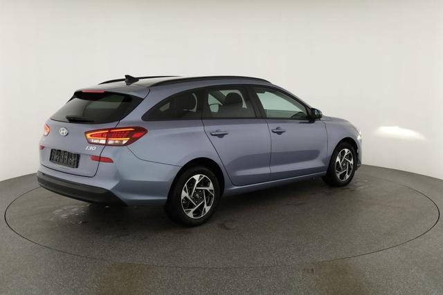 Hyundai i30 Kombi 1.5 T-GDI DCT Family, Navi. LED, Kamera, Winter, 17-Zoll 