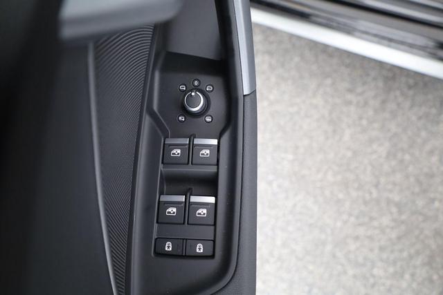 Audi A3 Sportback 35 TFSI S line S-Tronic S-LINE, Teilleder, Kamera, ACC, Sitzheizung, 4-J Garantie 