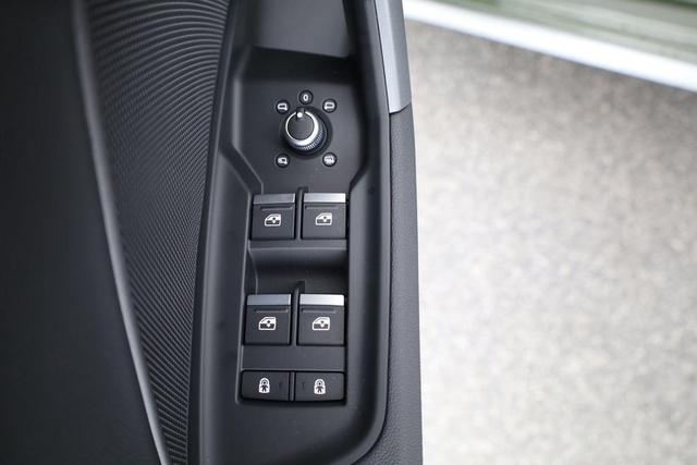 Audi A3 Sportback 35 TFSI S line S-Tronic S-LINE, Pano, Teilleder, Kamera, ACC, Sitzheizung, 4-J Garantie 