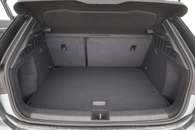 Audi A3 Sportback 35 TFSI S line S-Tronic S-LINE, Teilleder, Kamera, ACC, Sitzheizung, 4-J Garantie 