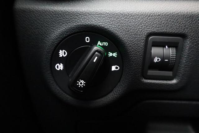 Skoda Fabia Selection 1.0 TSI 130 Jahre, LED, Kamera, Winter, 15-Zoll, 5-J. Garantie 