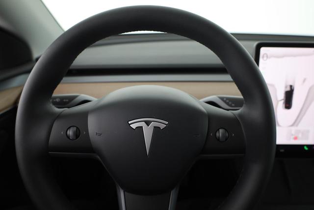 Tesla Model Y Long Range Dual AWD Motor AWD, Pano, AHK, AreaView, Side, Standheizung 