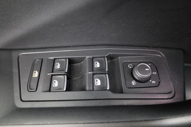 Volkswagen T-Roc R-Line 1.5 TSI DSG R-Line, Side, Kamera, Winter, el. Klappe, 18-Zoll 