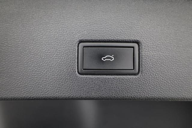 Volkswagen T-Roc R-Line 1.5 TSI DSG R-Line, Side, Kamera, Winter, el. Klappe, 18-Zoll 