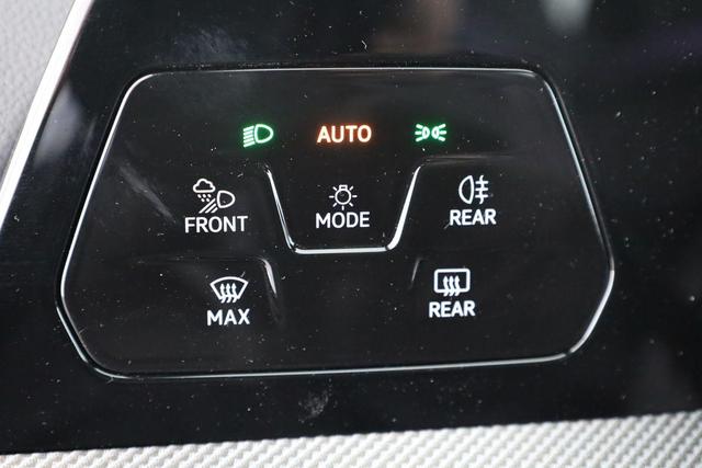Volkswagen Golf 1.5 eTSI 110 kW R-Line R-Line, Navi, Kamera, Side, Winter, 18-Zoll 