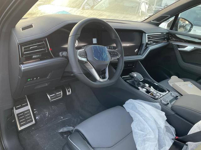 Volkswagen Touareg - 3.0 TDI 210 kW 4Motion R-Line V6 4M Black, AHK, 22-Zoll, Dynaudio, HuD, Luft, Standheizung