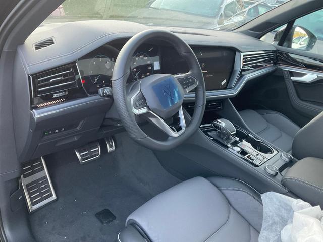 Volkswagen Touareg - 3.0 TDI 210 kW 4Motion R-Line V6 Black, AHK, HuD, Luft, Standheizung