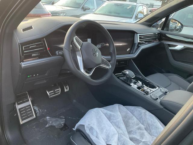 Volkswagen Touareg - 3.0 TDI 210 kW 4Motion R-Line V6 Black, AHK, HuD, Luft, Standheizung