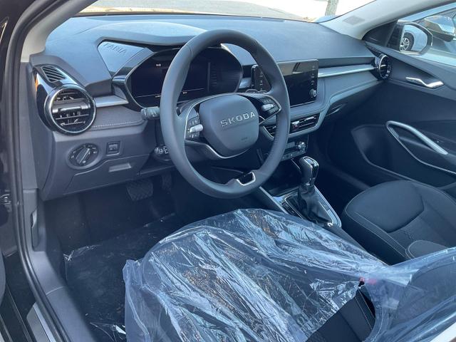 Skoda Fabia - Selection 1.0 TSI DSG 130 Jahre, LED, Kamera, ACC, Side, Ladeboden, Winter