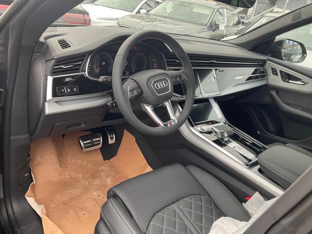 Audi Q8 - 50 TDI quattro qu S-LINE, Luft, Pano, B&O, 23-Zoll, AHK, Leder, AreaView, Optik schwarz