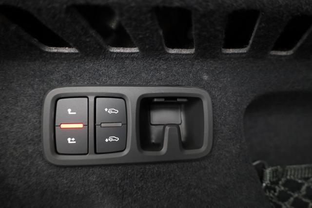 Audi Q8 50 TDI quattro qu S-LINE, Luft, Pano, B&O, 23-Zoll, AHK, Leder, AreaView, Optik schwarz 