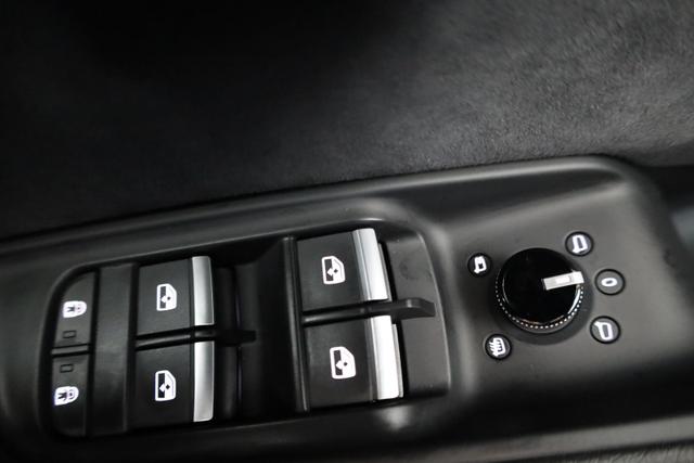 Audi Q8 50 TDI quattro qu S-LINE, Standheizung, HuD, Luft, Pano, B&O, 23-Zoll, AHK, Leder, AreaView, Optik schwarz 