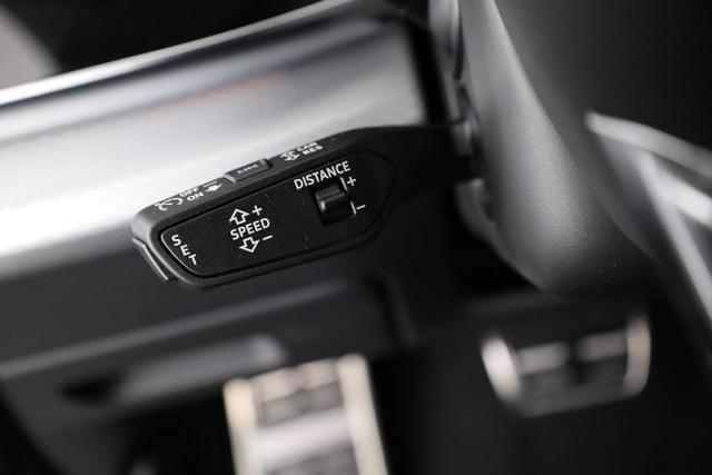 Audi Q8 50 TDI quattro qu S-LINE, Standheizung, HuD, Luft, Pano, B&O, 23-Zoll, AHK, Leder, AreaView, Optik schwarz 