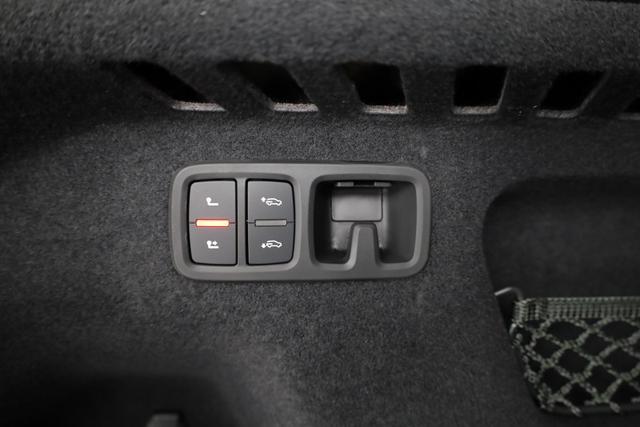 Audi Q8 50 TDI quattro qu S-LINE, Standheizung, HuD, Luft, Pano, B&O, 23-Zoll, AHK, Leder, AreaView, Optik schwarz 