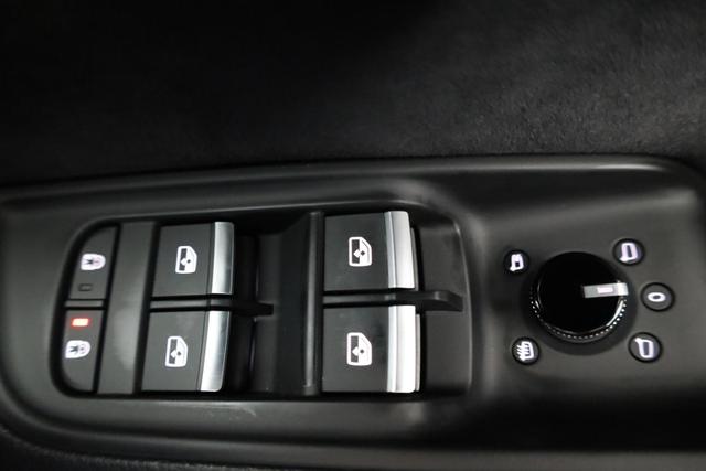 Audi Q8 50 TDI quattro qu S-LINE, Luft, Pano, B&O, 23-Zoll, AHK, Leder, AreaView, Optik schwarz 