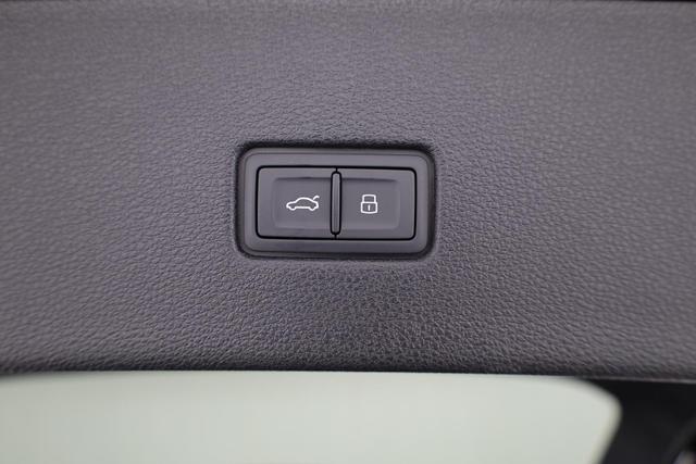 Audi Q8 50 TDI quattro qu S-LINE, Luft, Pano, B&O, 23-Zoll, AHK, Leder, AreaView, Optik schwarz 